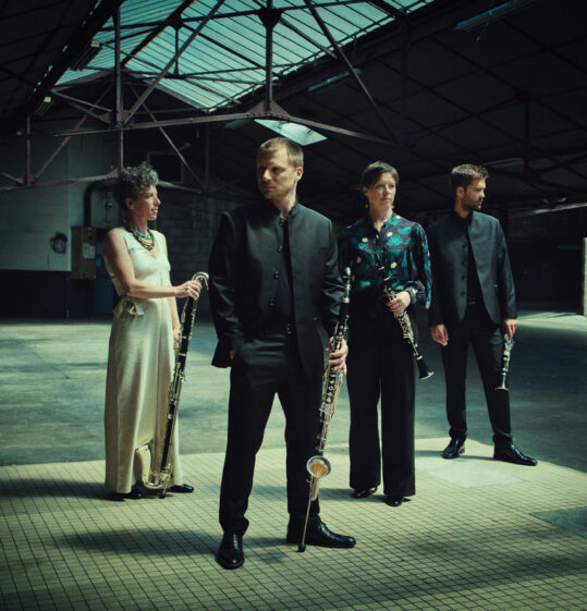 Quatuor Anches Hantées, quatuor de clarinettes et danseur Hip-hop